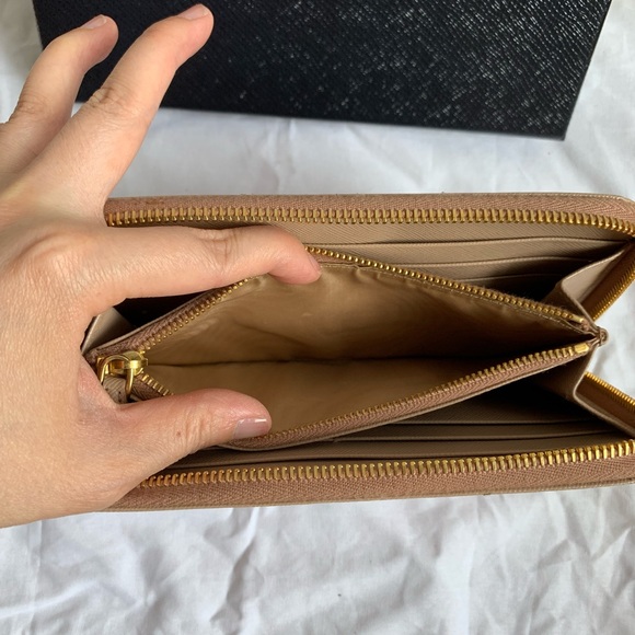 Prada Wallet - Picture 8 of 10